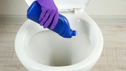 Hogyan kell tisztítani egy WC-tálat a vizeletkő belsejében?