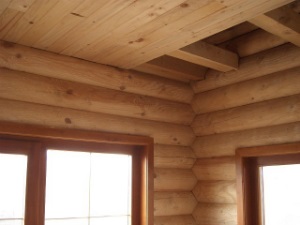 Cum să ridice tavanul într-o casă din lemn
