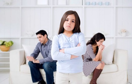 Cum să ajuți un copil să supraviețuiască divorțului unui părinte