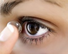 Cum se aplică machiajul când purtați lentile de contact