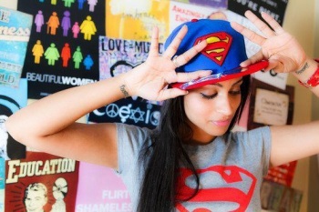 Hogyan viselhetnénk egy sapkát egy egyenes visorral a fő ajánlás - a női blog