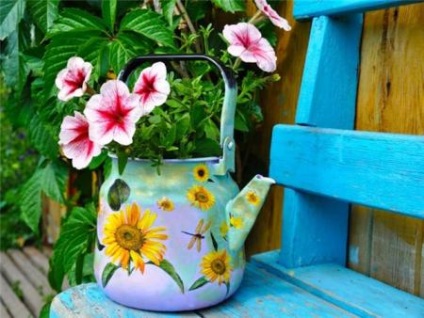 Cum să transformi un ceainic vechi într-un vas de flori, lucruri ecologice