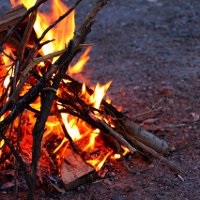 Cum să luminezi un foc în natură regulile de bază