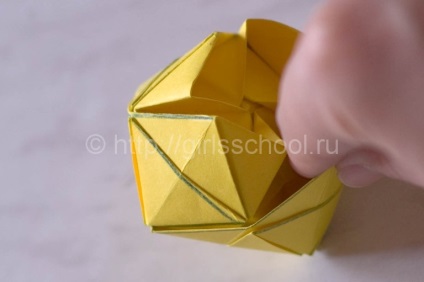 Hogyan készítsünk egy rózsát a papír origami, női iskola