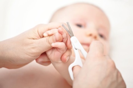 Cum se taie unghiile la regulile de procedură ale nou-născuților