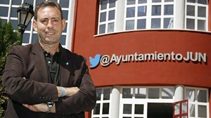 Crowdsourcing twitter, mivel a spanyol város polgármestere irányítja a várost az interneten keresztül