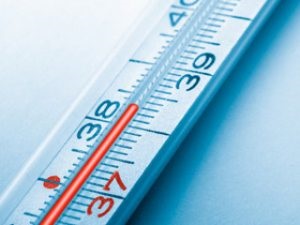 Sânge din nas la o temperatură de 37 pentru un adult