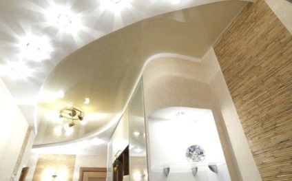 Traverse pe tavan de poliuretan cu propriile mâini pe finisajul tavan stretch de bază și design,