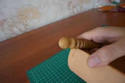 Cărucior de clasă de masterat din piele naturală - târg de meșteșugari - manual