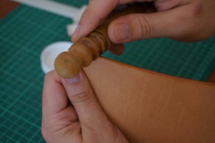 Cărucior de clasă de masterat din piele naturală - târg de meșteșugari - manual