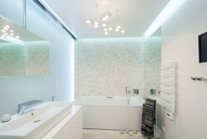 Az üveghez hasonló anyagok megváltoztatják a fürdőszoba megjelenését
