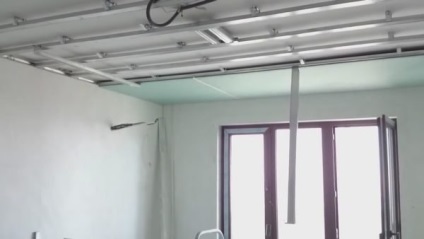 Instalarea de gips carton pe tavan într-o casă de lemn 5 etape principale