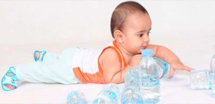 Este posibil să dați copilului apă cu alăptarea?