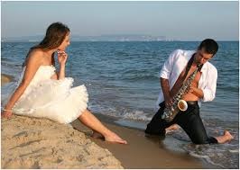 Muzică atunci când joci saxofon - navighează iubirea spre iubire și fiecare suspin mănâncă vălul