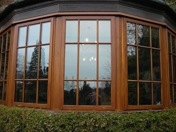 Ferestre realizate din pin cu ferestre cu geam dublu. Instrucțiuni de selectare și instalare