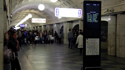 Stația de metrou periculoasă metrou, unde majoritatea furturilor și sinuciderilor - accente - raportare și analiză