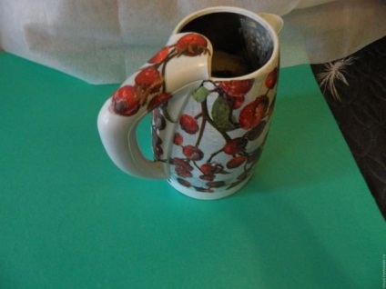 Eredeti öntöződoboz házi virágokból egy régi teáskannából