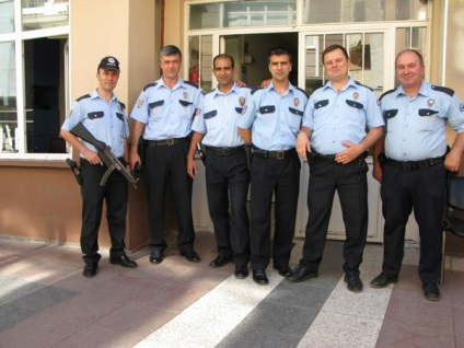 Revista de arme, poliția din Turcia
