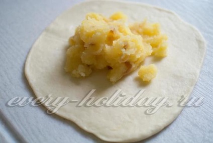 Paturi cu cartofi, prăjiți într-o tigaie (rețetă cu fotografie)