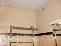 Kényszerített szellőzés a fürdőszobában és a WC-egységben és a beépítésben; fürdőszoba szellőztetés