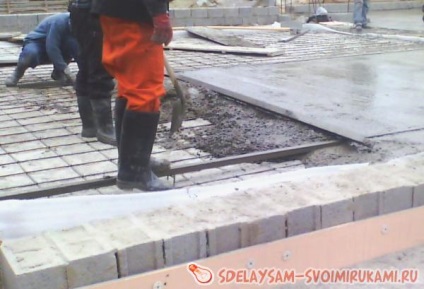 O tehnologie simplă pentru turnarea podelelor de beton, o clasă de masterat cu mâinile lor