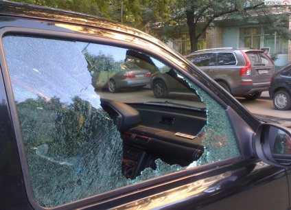 A spart paharul în mașină în curte - ce să faci casco, osago