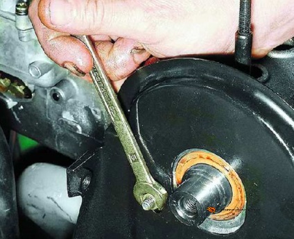 Repararea capului cilindrului mașinii ochiului 11113