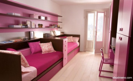 Culoarea roz în interiorul bucătăriei și alte camere cu ceea ce este combinat