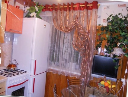 Perdele și cornișe pentru bucătărie, design de la bucătărie mică la bucătărie mare