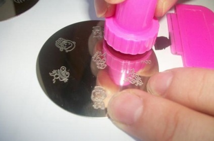 Stampilarea pe unghii - simplă și ușoară, una de doamnă - o revistă pentru femei