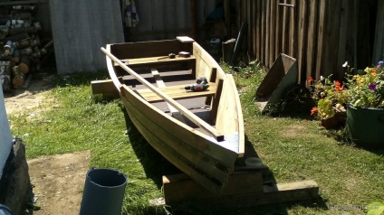 Construirea unei barci din lemn