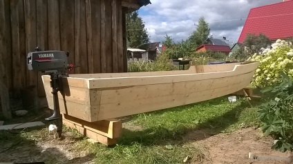 Construirea unei barci din lemn