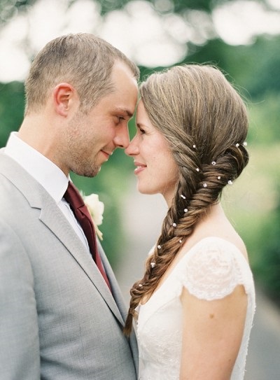 Coafura de nunta pentru mirese cu panglici lungi fotografie