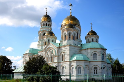 A Szentháromság templom hagyományai és a vízszentség közel-egyházi babonái