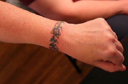 Tatuaj pentru fete de pe încheietura mâinii