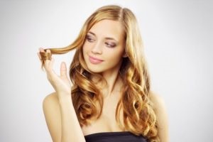 Trei motive pentru care ar trebui să utilizați șampone organice și produse de îngrijire a părului