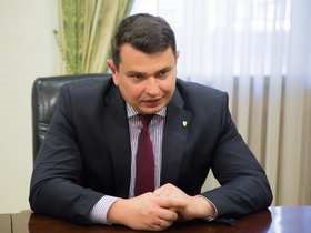 Володимир литвин два години погрожував розправою жінці-нотаріусу, яка повернула законного директора