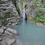 Volkonskoe și chei de cherestea, cascada este o frumusețe minunată