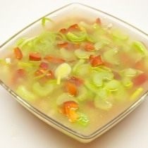 Salată de pui cu praz și piper dulce