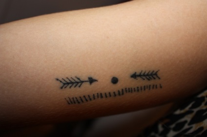 121 Tatuaj în stil - săgeată - (colecție de tatuaje săgeată), oaspete beat