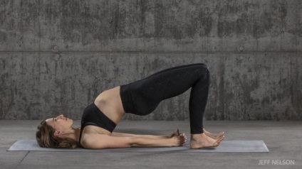7 Exerciții de yoga pentru preoți elastici și strânși