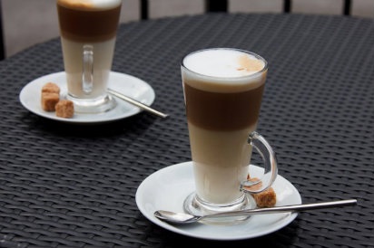 Barista, kancsók és virtuóz latte-art