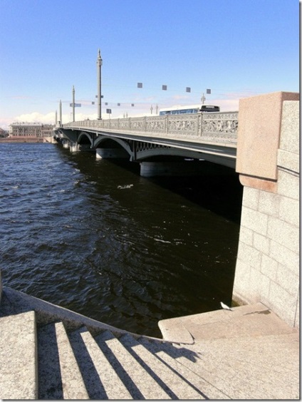 Podul Blagoveshchensky din Sankt Petersburg