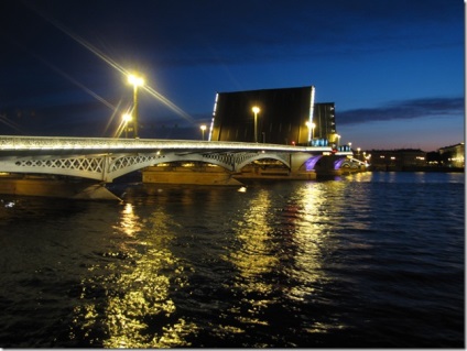 Podul Blagoveshchensky din Sankt Petersburg