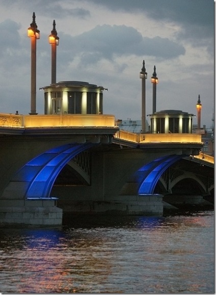 Podul Blagoveshchensky din Sankt Petersburg