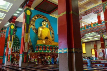 Buddhista templom Elista munkatervében, címében, fotójában