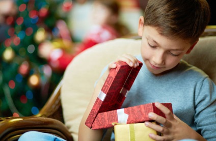 Ce să dai băiatului pentru anul nou 2018 - idei de cadouri de la cea mai mică vârstă la adolescentă