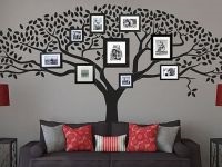 Copac pe perete cu fotografii