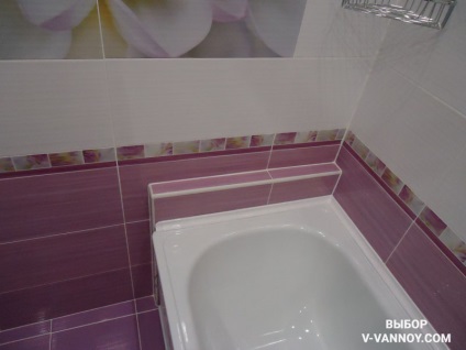 Design de baie cu liliac și gresie albă