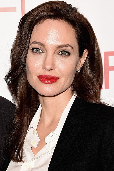 Examinarea imaginilor de frumusețe ale lui Angelina Jolie, bârfă